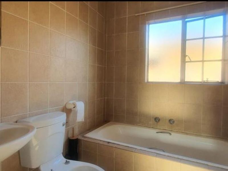 2 Bedroom Apartment For Sale - Photo 8