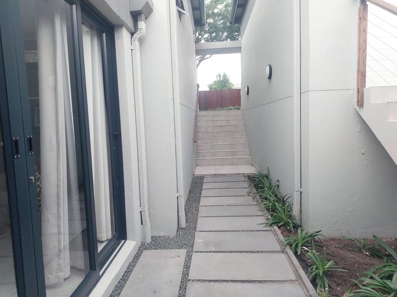 Beautiful Home For Rental in Palm Lakes Estate - Photo 10