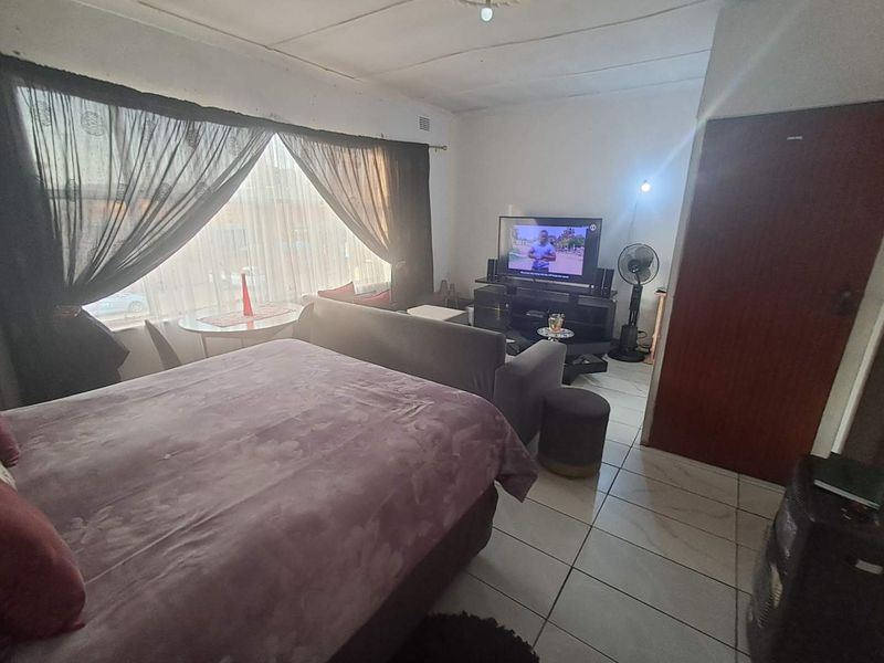 An Apartment  In Pretoria West - Photo 10