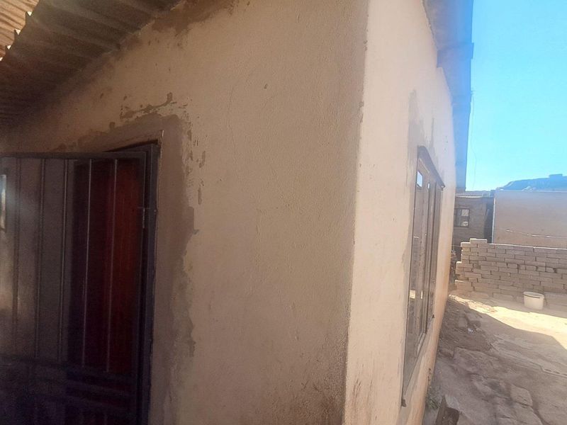 House In Tswelapele Ext 6 - Photo 4