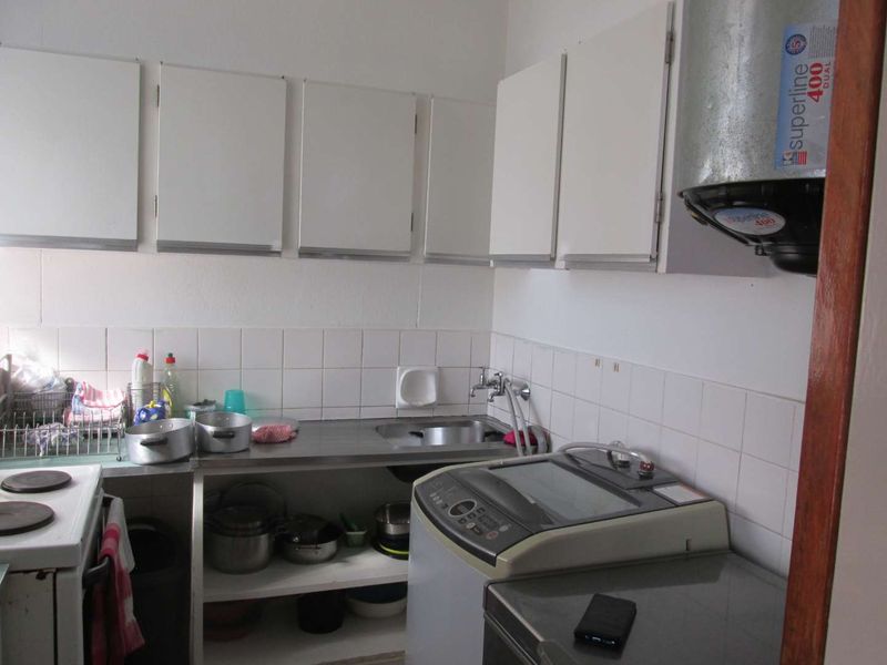 BEAUTIFUL, NEAT AND CLEAN [2] TWO BEDROOMS APARTMENT FOR SALE IN SUNNYSIDE [ JAN F E CELLIERS] - Photo 5