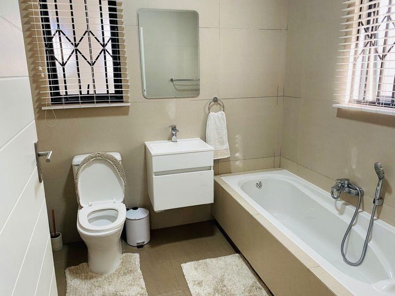 2Beds, 2Baths ground floor available for rent - Photo 9