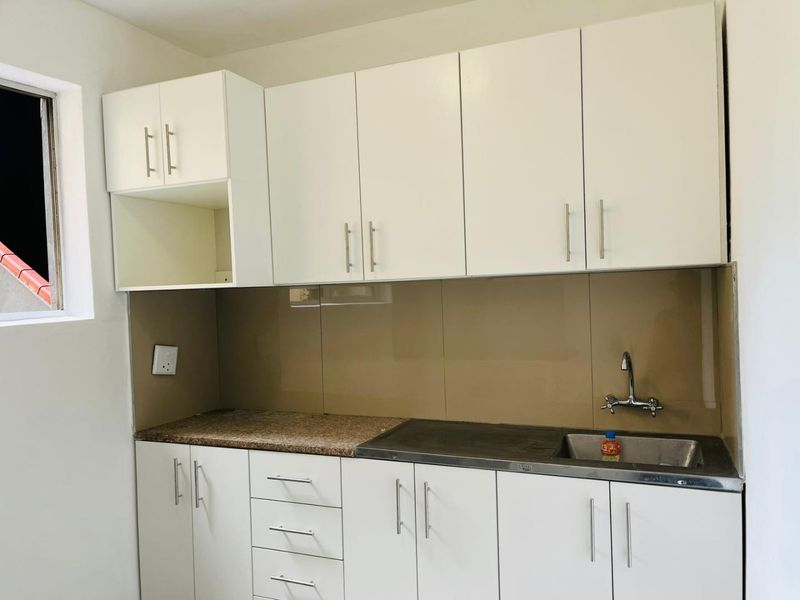 Stunning 1-Bedroom Apartment in Peaceful South Beach - Photo 4