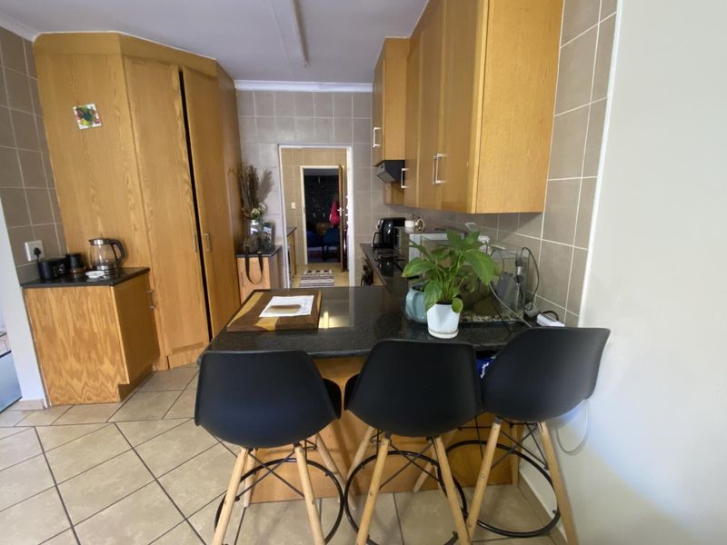 Ideal Starter Home: 2-Bedroom Townhouse in Rooihuiskraal - Photo 10