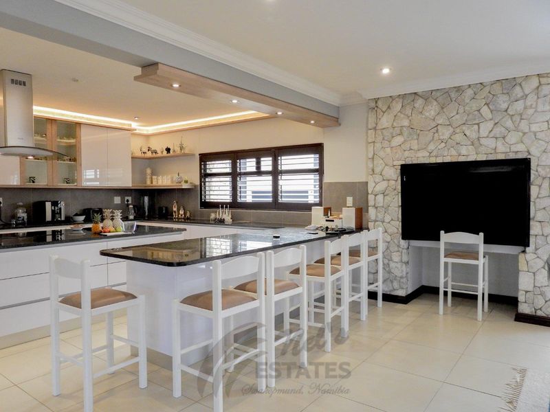 Exquisite Home For Sale in Vogelstrand - Photo 2