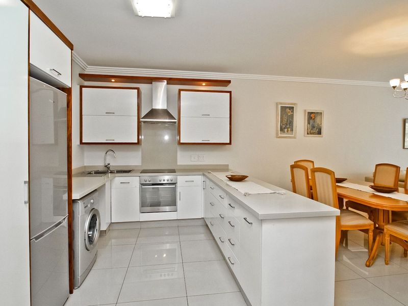 Exclusive Furnished Apartment in Secure Road Closure! - Photo 2
