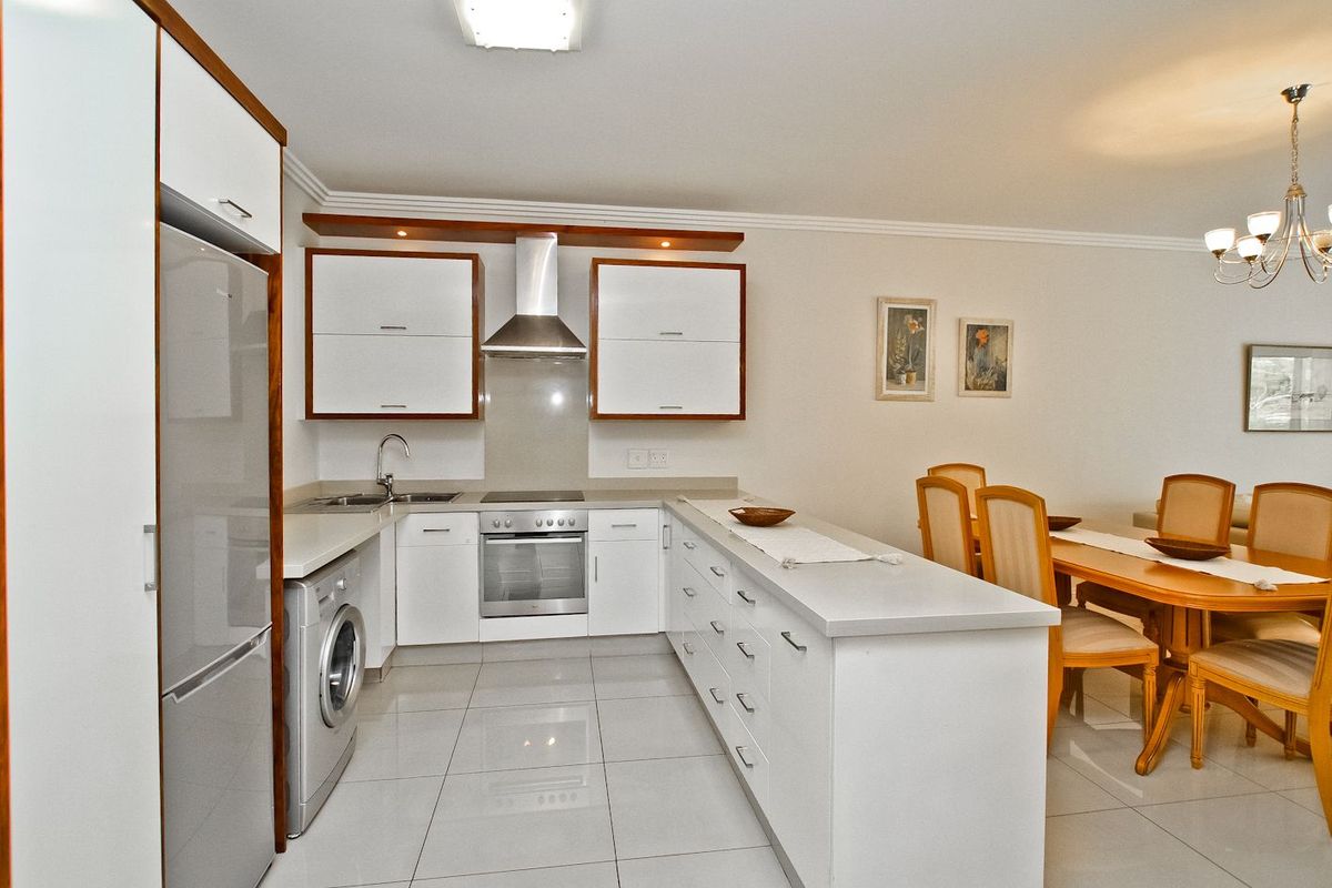 Exclusive Furnished Apartment in Secure Road Closure! - Photo 2