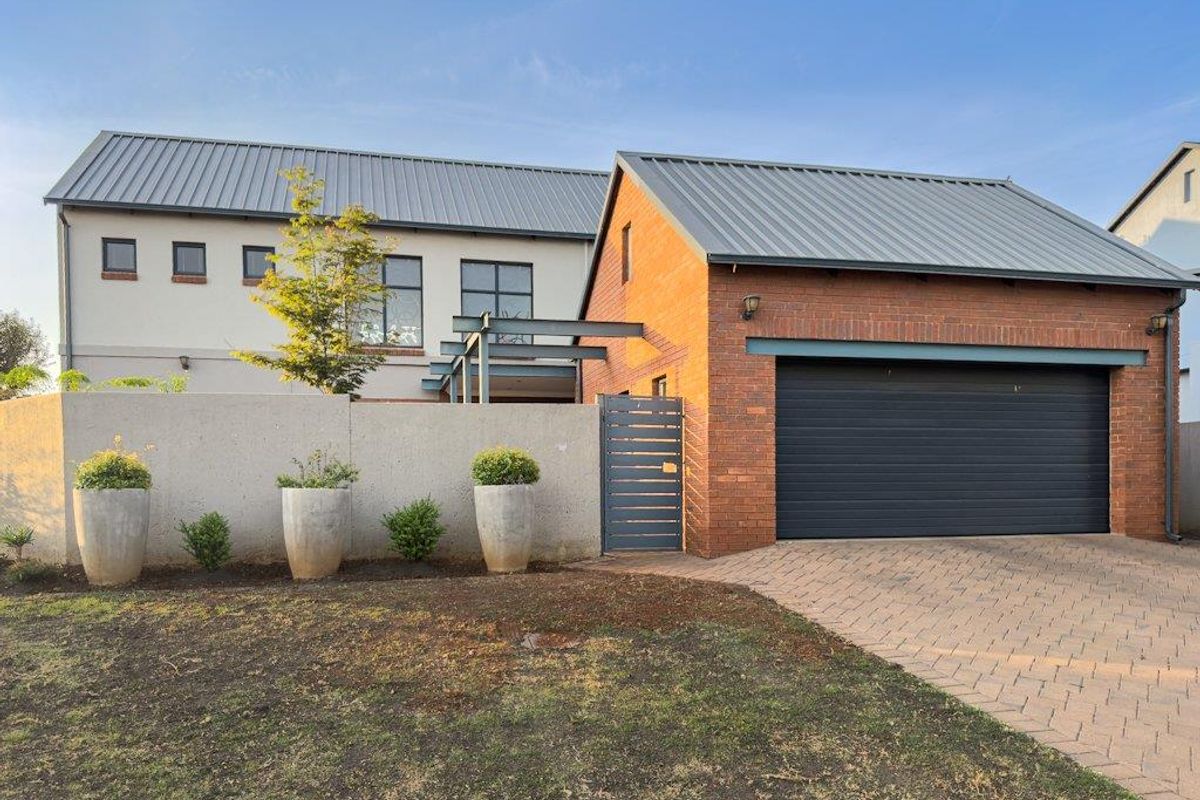 Modern corner stand luxury! - Photo 3