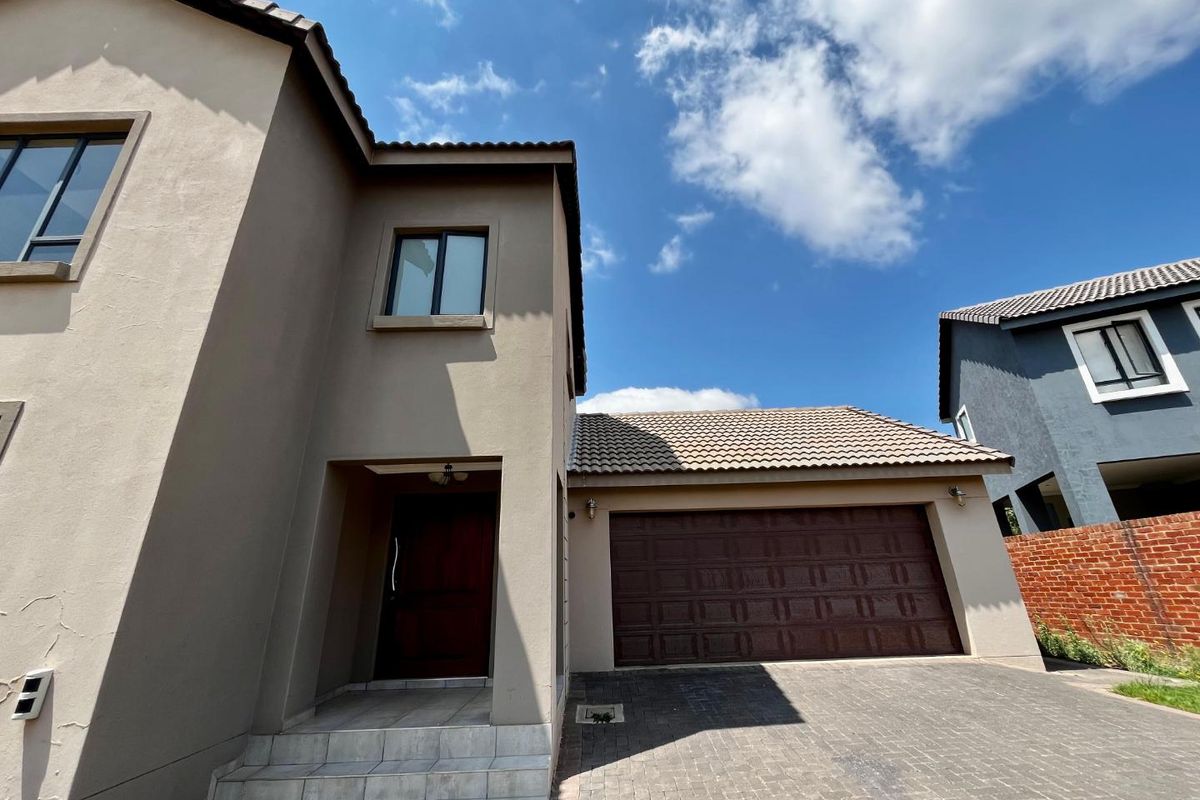 Sophisticated 3-Bedroom Home in Olympus AH - Photo 2
