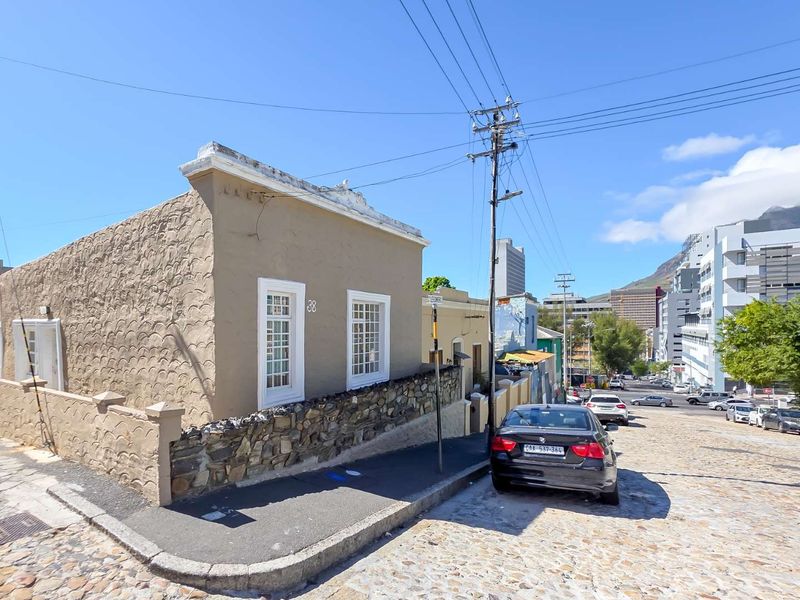 2 bedroom home in the heart of Bo-Kaap with mountain views - Photo 2