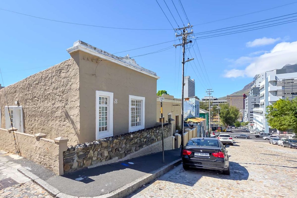 2 bedroom home in the heart of Bo-Kaap with mountain views - Photo 2