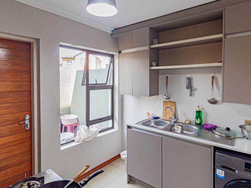 Luxury, Light & Space – Your Dream Home Awaits - Photo 10