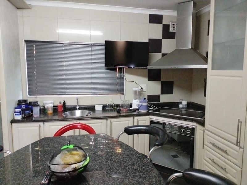 3 Bedroom House for Sale in Silverglen - Photo 8