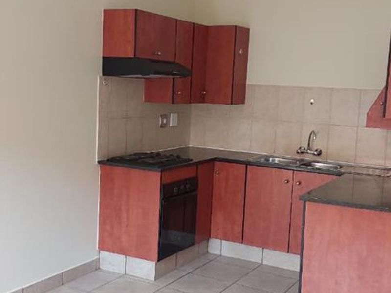 TWO BEDROOM APARTMENT IN PRETORIA NORTH : 1 AUGUST 2026 - Photo 2