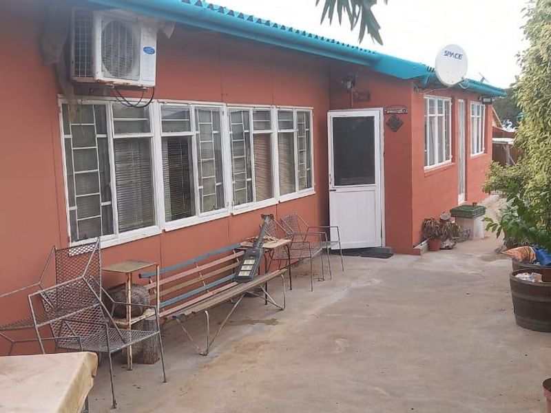 Lovely 3-Bedroom Family Home for Sale in Koingnaas - Photo 5