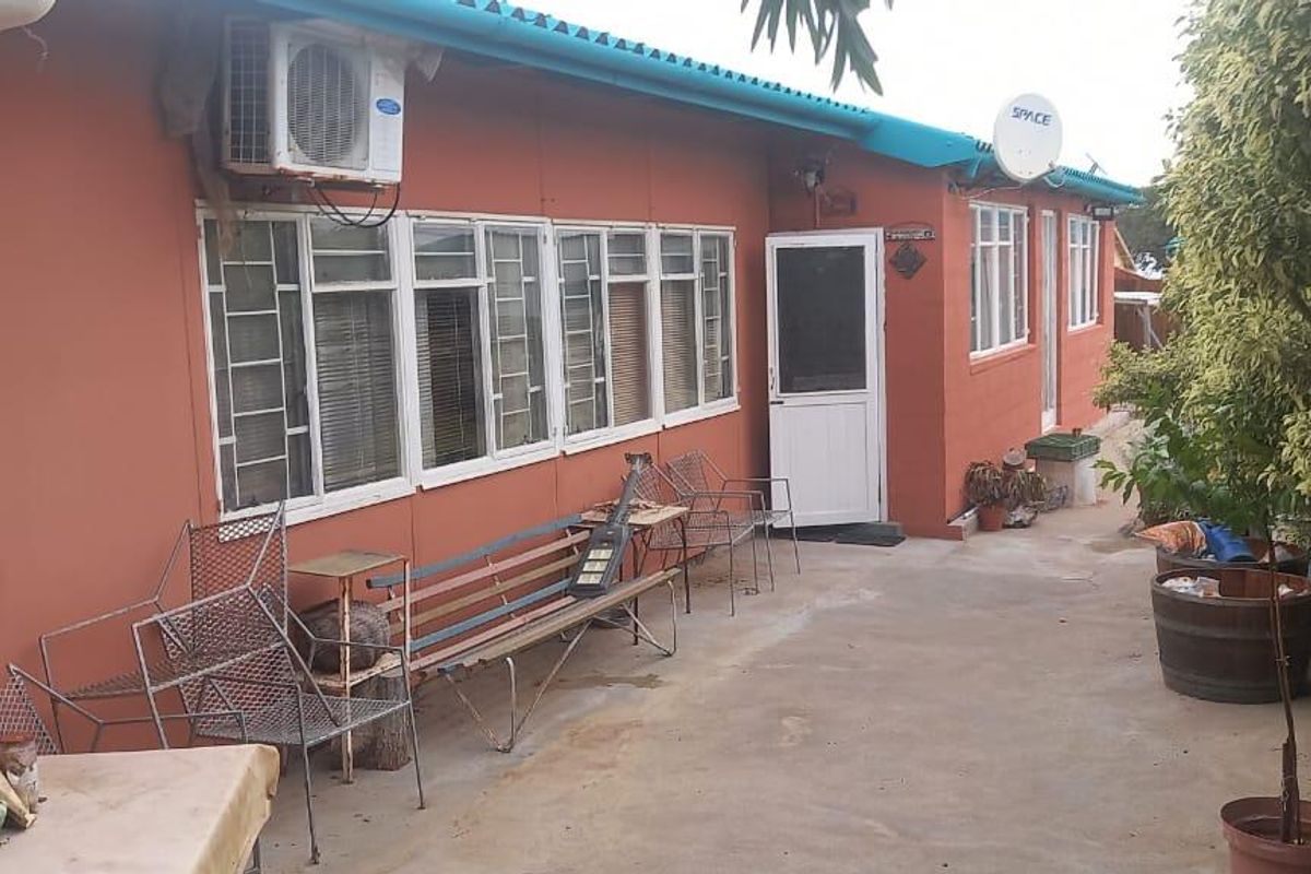 Lovely 3-Bedroom Family Home for Sale in Koingnaas - Photo 5