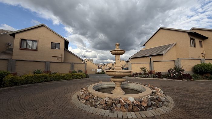 Property #2563867, Townhouse For Sale in Carlswald