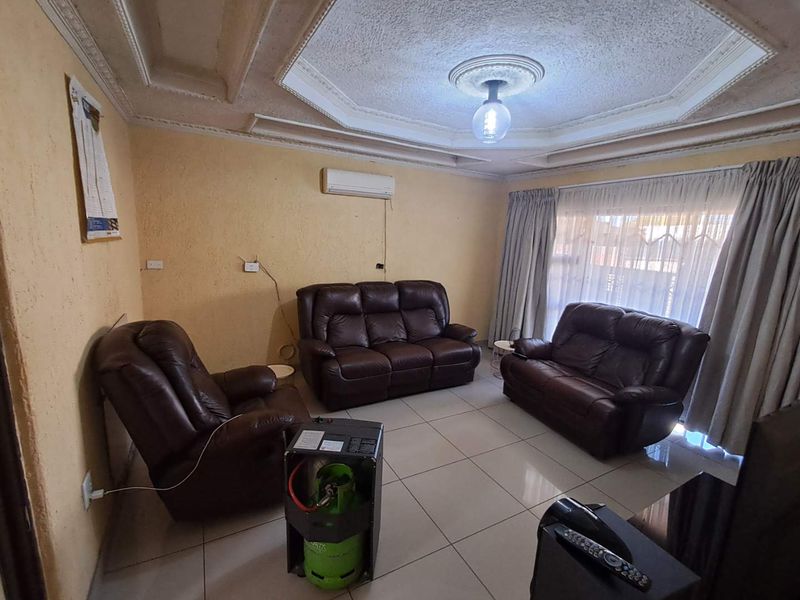 4 Bedroom House Not To Miss - Photo 9