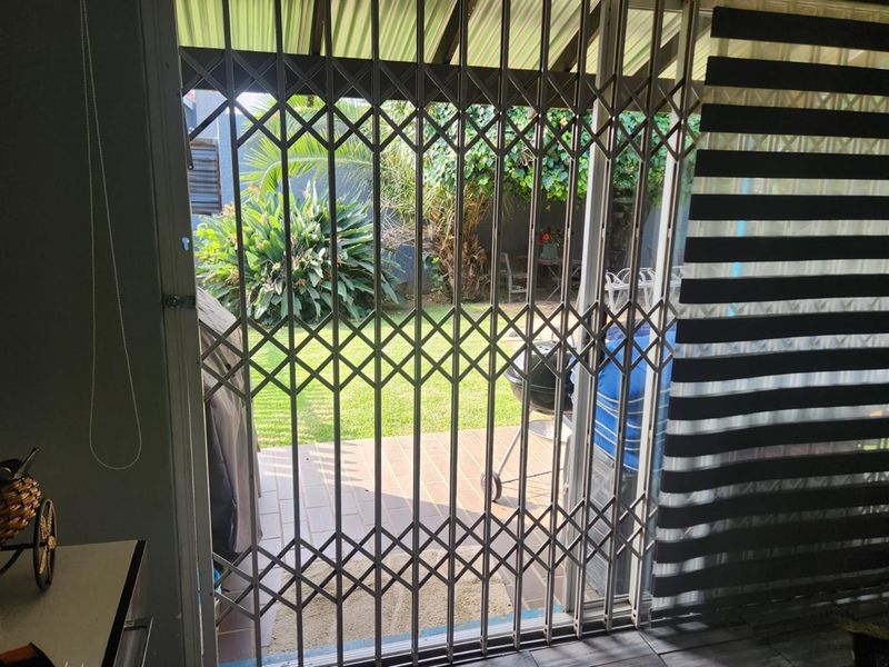 4 Bedroom House for Sale in Evans Park Johannesburg - Photo 4