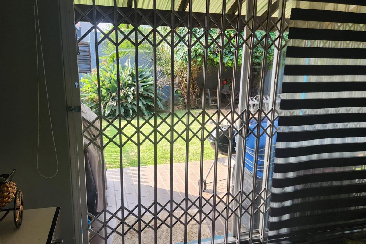 4 Bedroom House for Sale in Evans Park Johannesburg - Photo 4