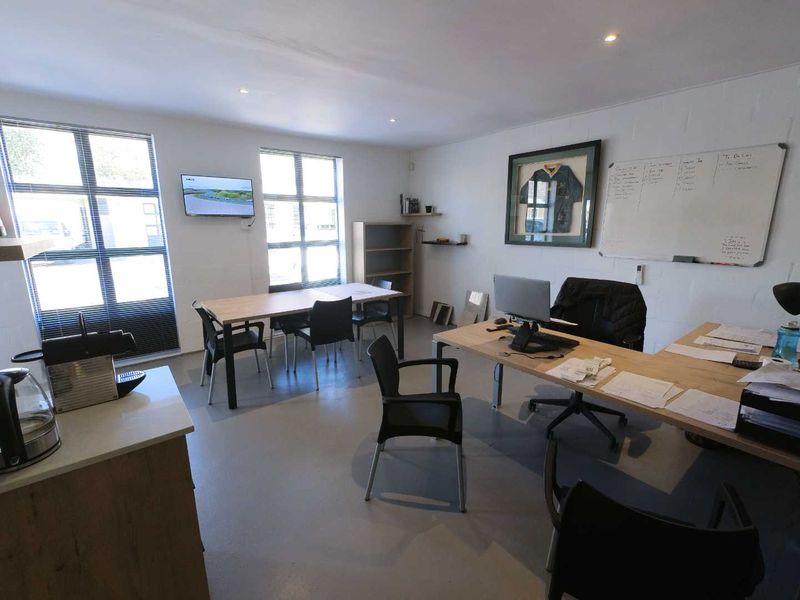 102sqm Storage and Offices available To Let - Photo 6