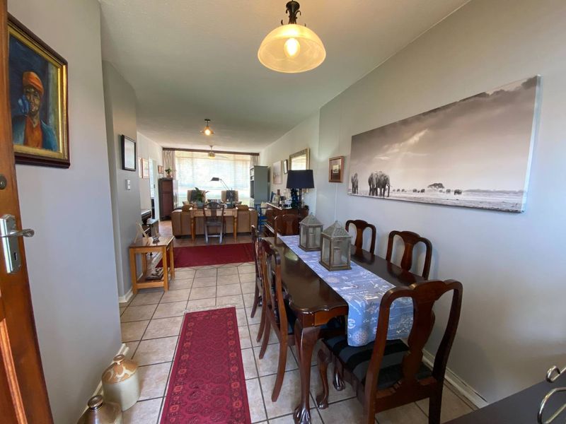 Spacious 1.5 Bedroom Apartment in Well-Maintained Complex - SOLE MANDATE - Photo 2