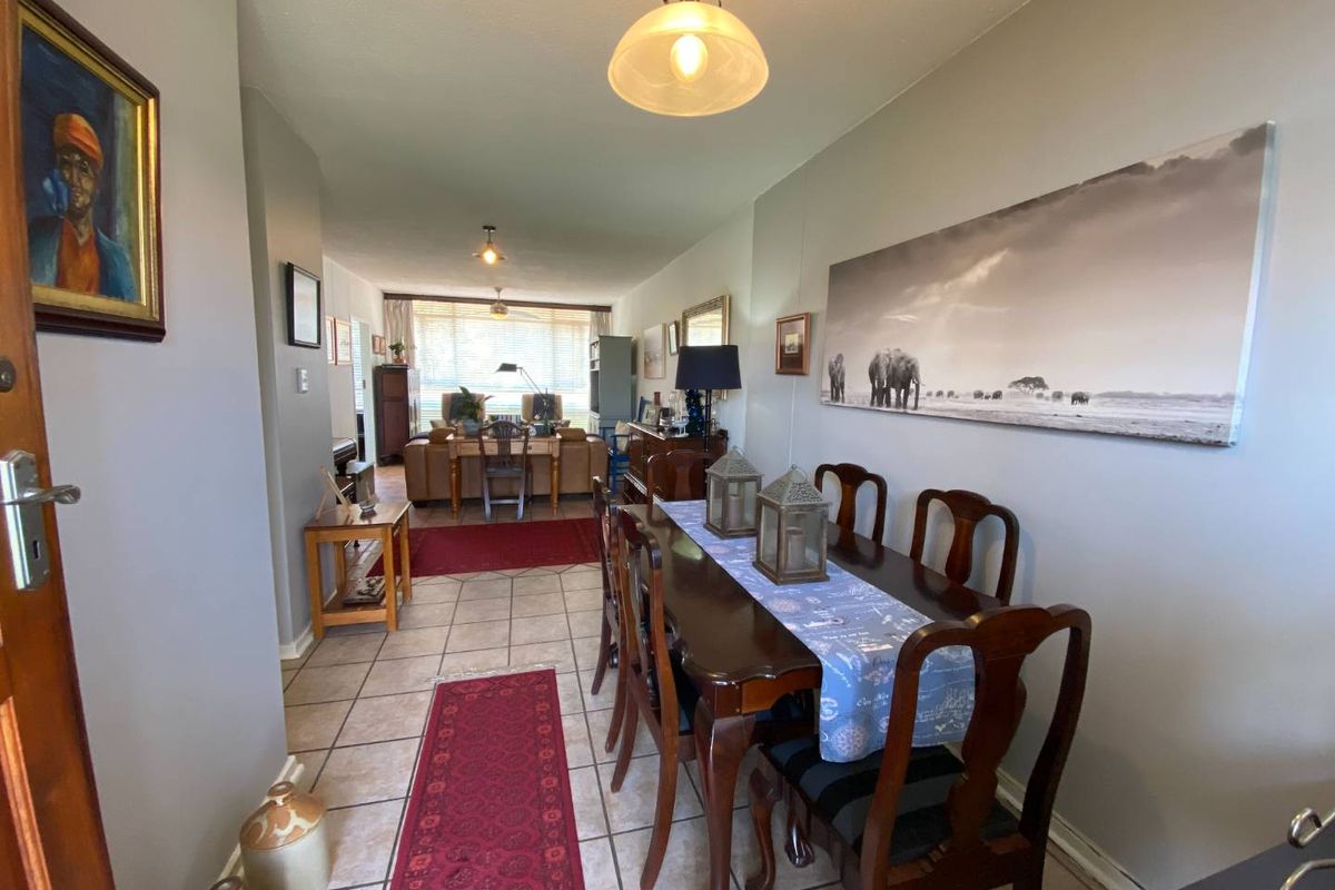 Spacious 1.5 Bedroom Apartment in Well-Maintained Complex - SOLE MANDATE - Photo 2