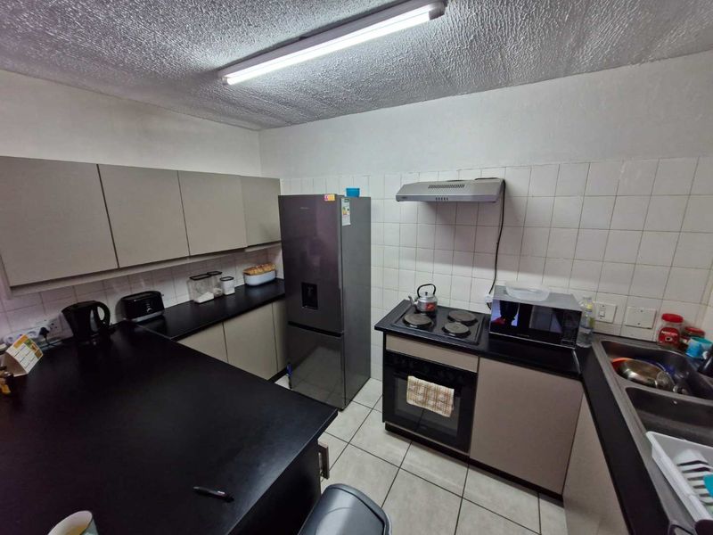 2 Bedroom Townhouse for rent in Silverton. - Photo 9