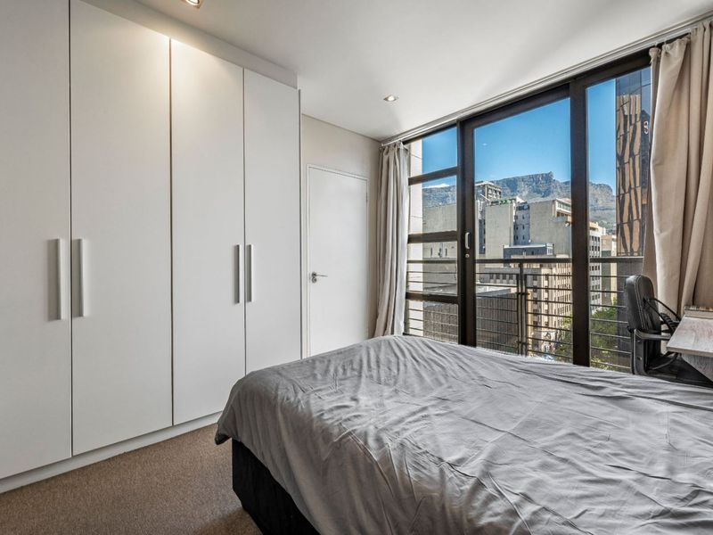 Two bedroom apartment for rent in 34 St George's - Photo 3