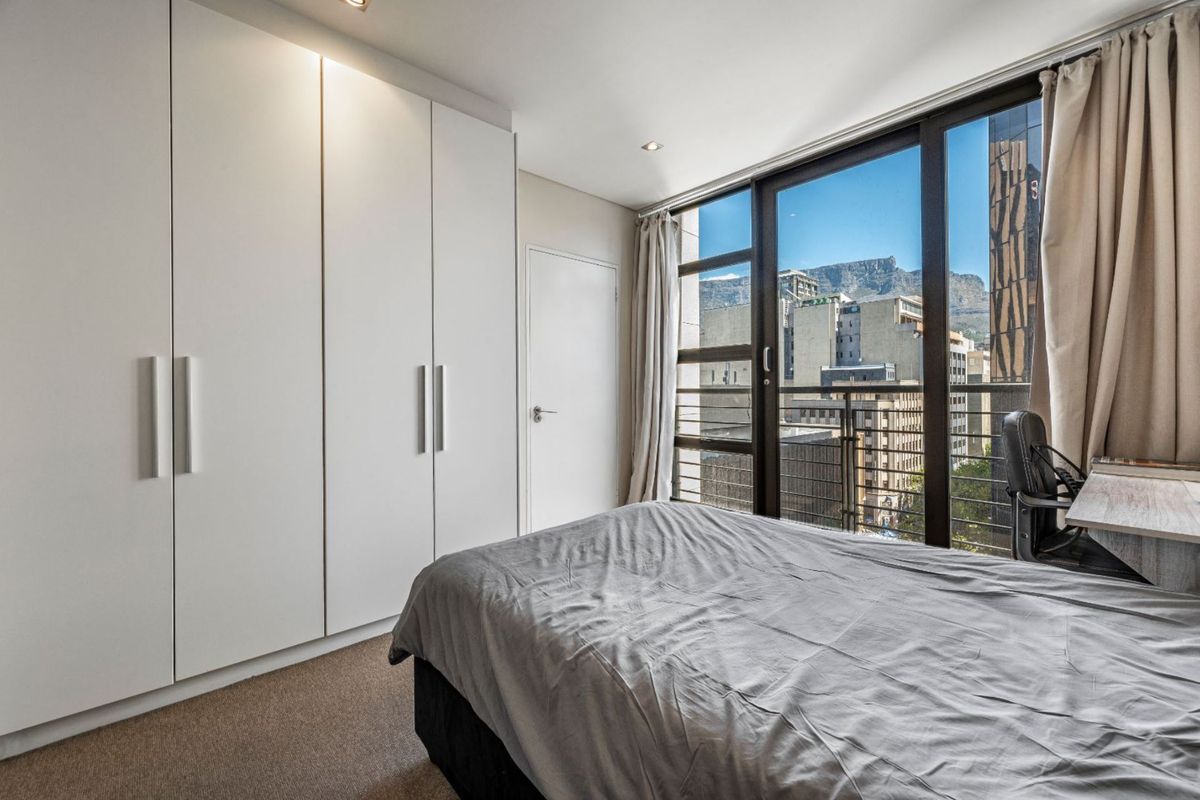 Two bedroom apartment for rent in 34 St George's - Photo 3