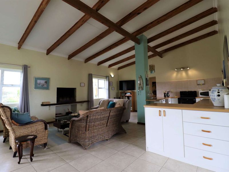 Spacious 5-Bedroom Double-Storey Family Home with Sea Views and Outdoor Bedroom in Quiet Swakopmund Coastal Area - Photo 9