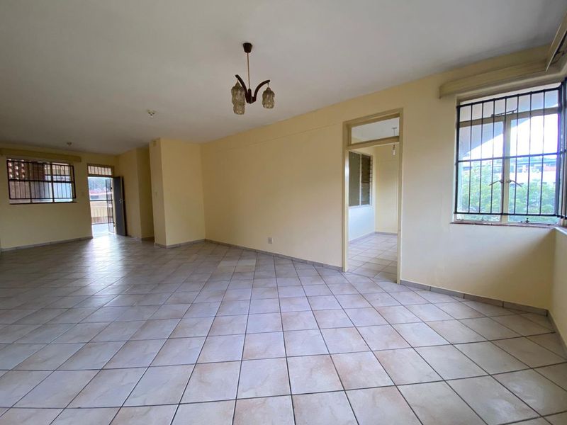 Discover Your New Home: Spacious 1.5 Bedroom Apartment - Photo 2