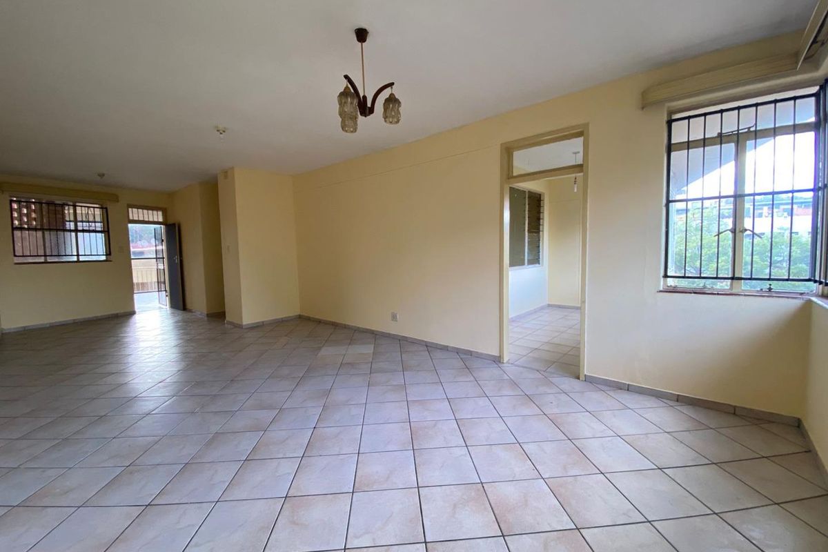 Discover Your New Home: Spacious 1.5 Bedroom Apartment - Photo 2