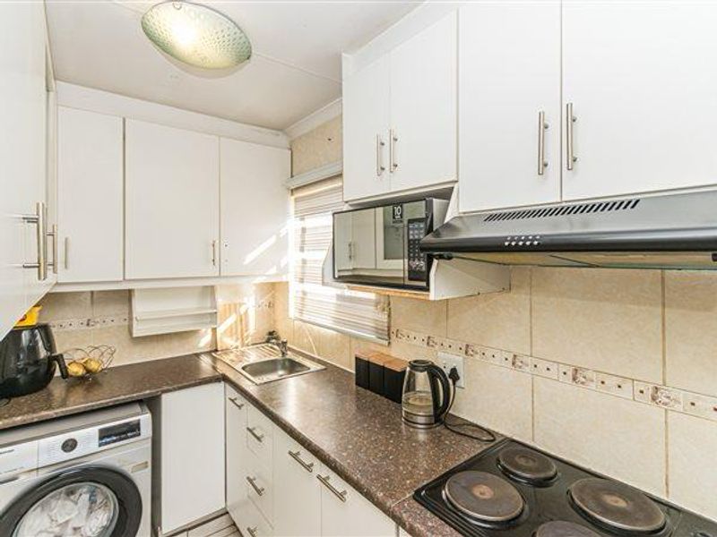 3-Bedroom Cozy Home in a Secure Enclosed Complex – Protea Glen Ext 11 - Photo 6