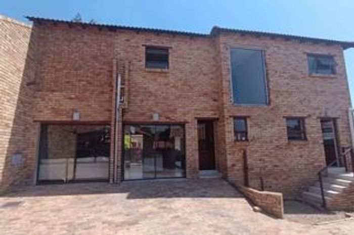 Property #2387964, Townhouse For Sale in Thatchfield