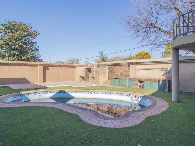 Beautiful  Family home in the boomed area of Mackenzie Park  Benoni - Photo 3