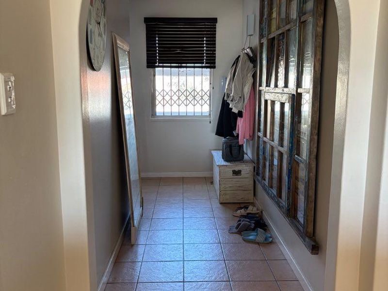 6 Bedroom Unit in Town Central - Photo 2