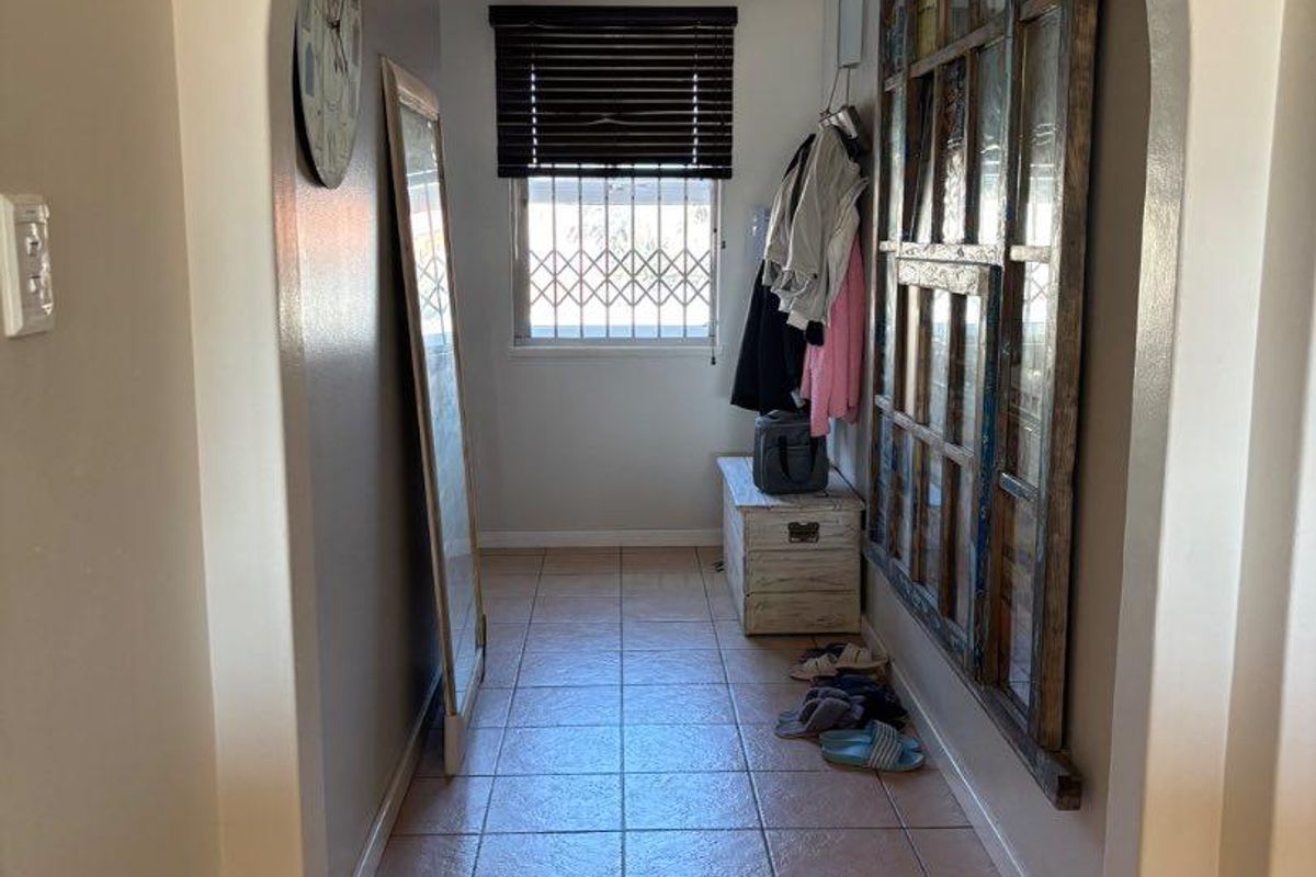 6 Bedroom Unit in Town Central - Photo 2