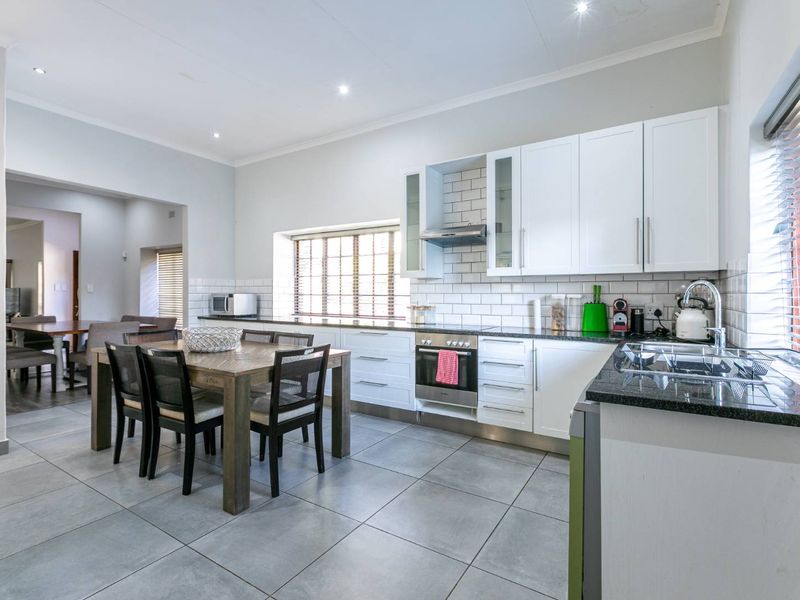 HOME IN THE HEART OF ROSEBANK - Photo 10