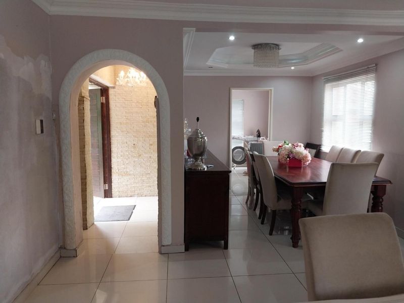 4 Bedroom Home - Photo 8
