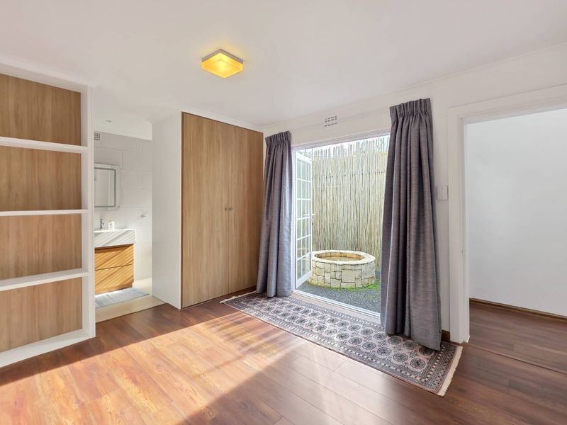 Two bedroom house to let in Buitenkant Street, Gardens. - Photo 10