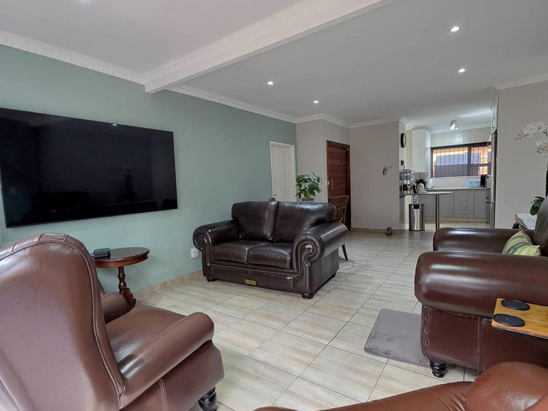 3 Bedroom Cluster in New Redruth - Photo 3