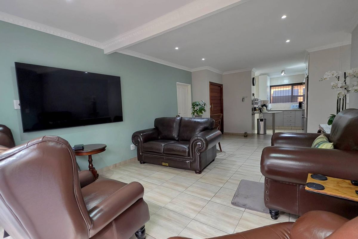 3 Bedroom Cluster in New Redruth - Photo 3