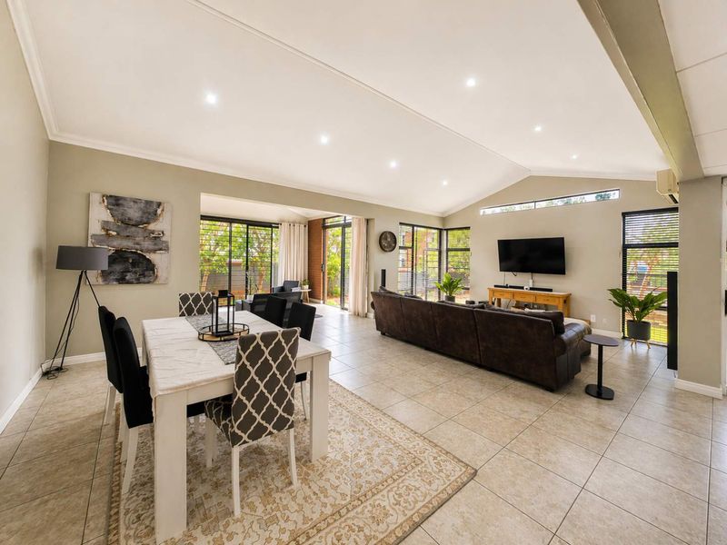 Modern 4-Bedroom Family Home in Prestigious Wild Olive Estate - Photo 6