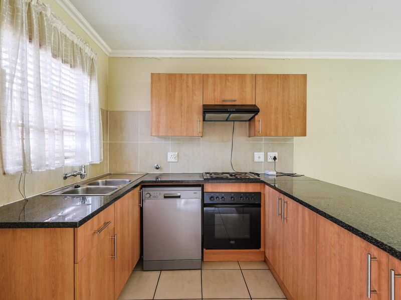 Charming 2BR Townhouse in Arabella Awaits You - Photo 5