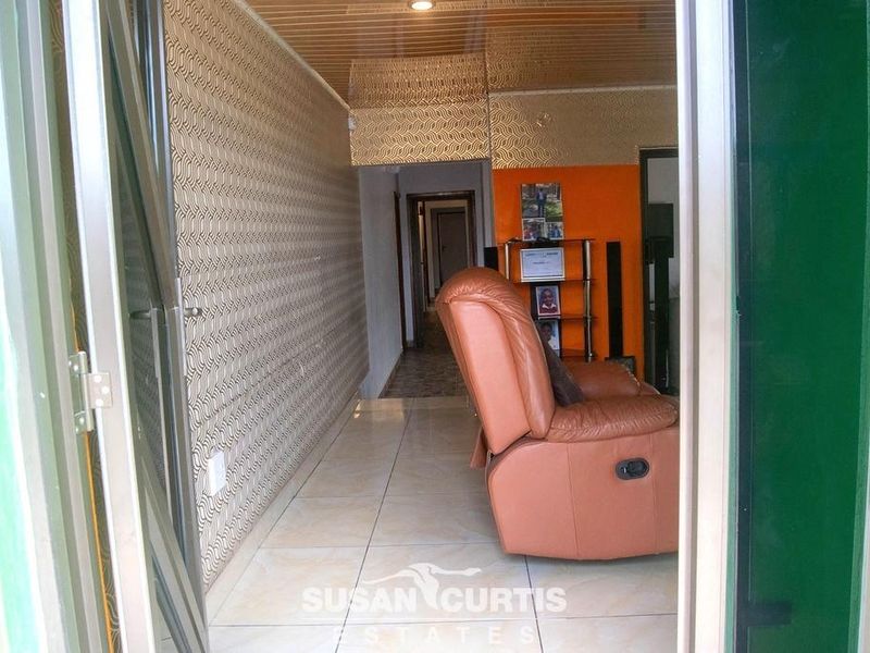 Blend of Classic & Modern - Photo 2