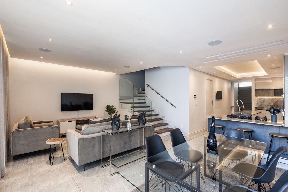 Luxurious Furnished 3 Bedroom Townhouse with Private Pool - Photo 2