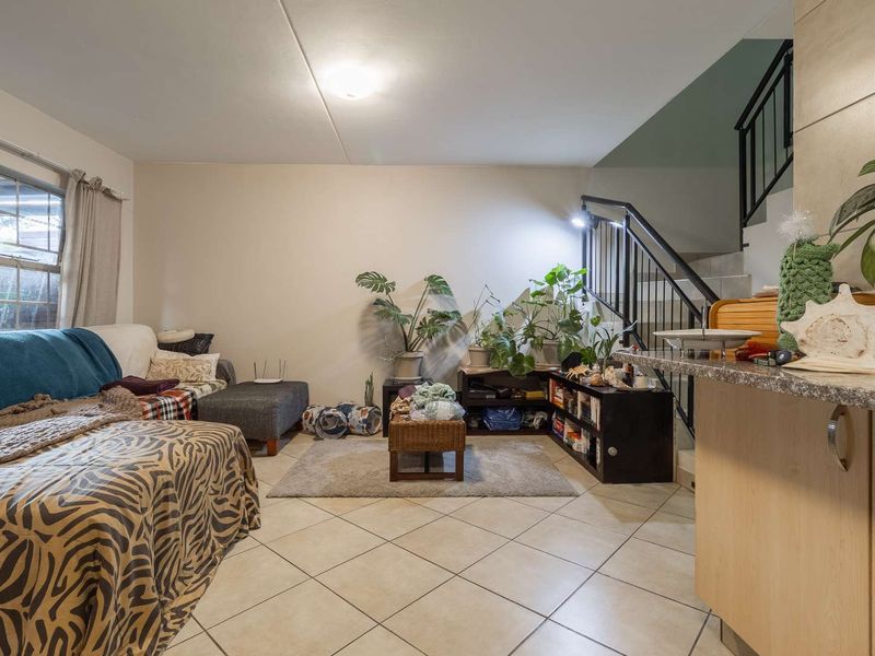 Four bedroom duplex in double security estate - Oukraal Estate - Tijger Vallei - Photo 2