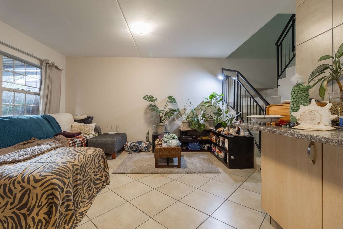 Four bedroom duplex in double security estate - Oukraal Estate - Tijger Vallei - Photo 2