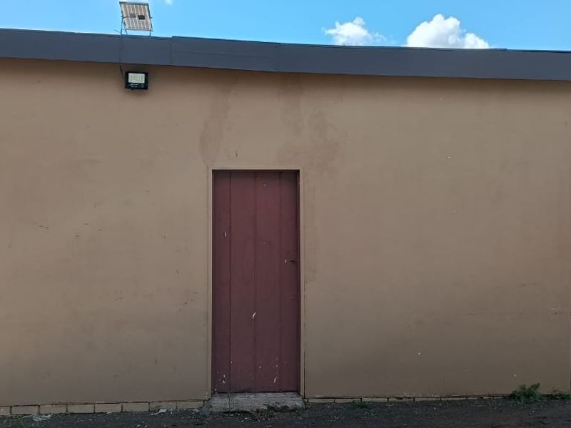 LARGE PROPARTY IDEAL FOR A ETREPRENEUR. NEXT TO FACTORY. - Photo 10